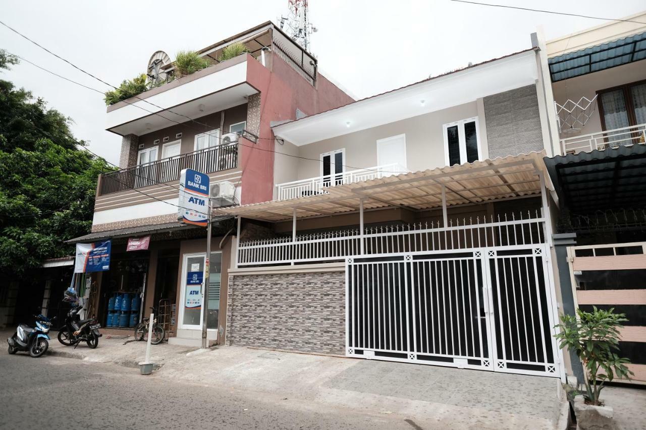 Hotel Reddoorz Syariah Near Siloam Hospital Kebon Jeruk Yakarta Exterior foto
