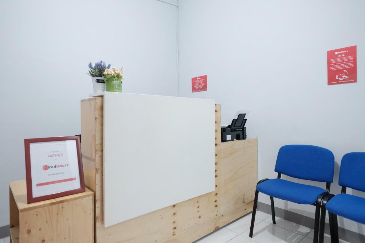 Hotel Reddoorz Syariah Near Siloam Hospital Kebon Jeruk Yakarta Exterior foto