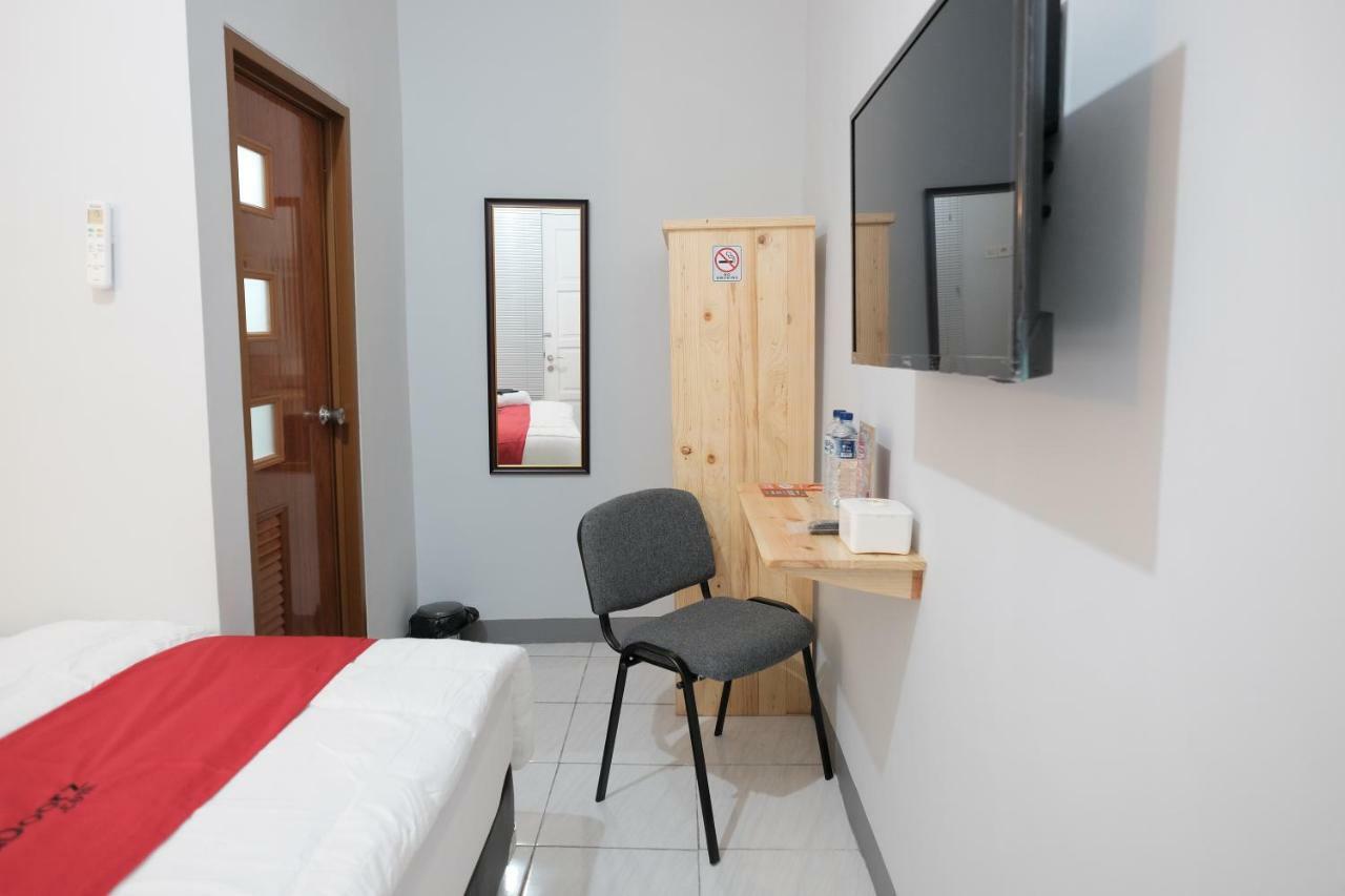 Hotel Reddoorz Syariah Near Siloam Hospital Kebon Jeruk Yakarta Exterior foto